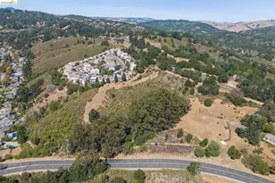 14381 Skyline Blvd, Oakland, CA 94619 - Photo 31
