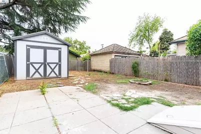 318 Pine St, Stockton, CA 95204 - Photo 23