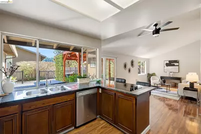 2651 Tamalpais Dr, Pinole, CA 94564 - Photo 27