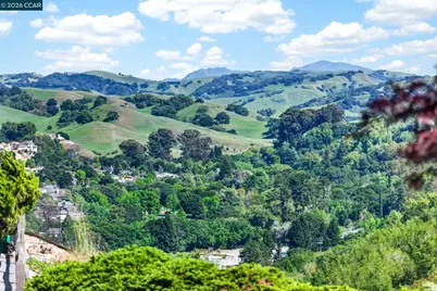 2134 Whippoorwill Ct, Pinole, CA 94564 - Photo 27