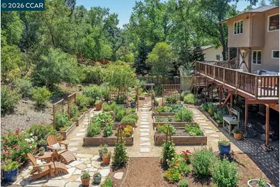 2050 Blackwood Dr, Walnut Creek, CA 94596 - Photo 27