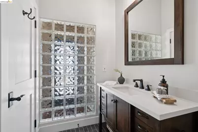 101 Taurus Ave, Oakland, CA 94611 - Photo 39