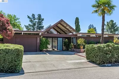 8077 Shay Dr, Oakland, CA 94605 - Photo 1