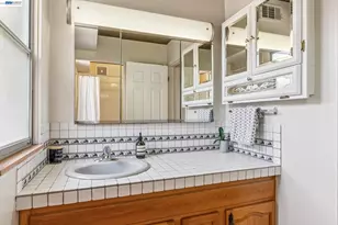 8077 Shay Dr, Oakland, CA 94605 - Photo 39