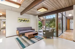 8077 Shay Dr, Oakland, CA 94605 - Photo 27