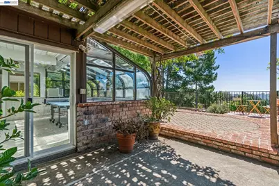 8077 Shay Dr, Oakland, CA 94605 - Photo 47