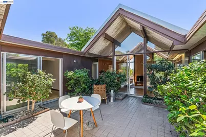 8077 Shay Dr, Oakland, CA 94605 - Photo 7