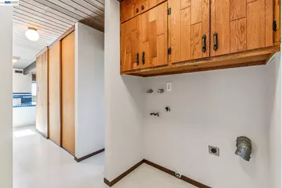 8077 Shay Dr, Oakland, CA 94605 - Photo 43