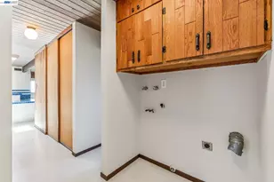 8077 Shay Dr, Oakland, CA 94605 - Photo 43