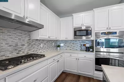 1176 Kirkhill Dr, Roseville, CA 95747 - Photo 15