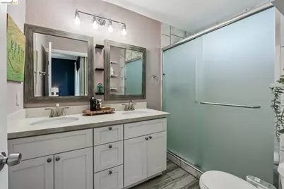 2010 Filbert, Oakland, CA 94607 - Photo 19