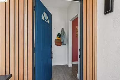 2010 Filbert, Oakland, CA 94607 - Photo 3