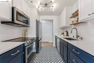 322 Hanover Ave #212, Oakland, CA 94606 - Photo 17