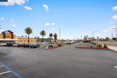 953 Arneis Ave, Manteca, CA 95337 - Photo 37