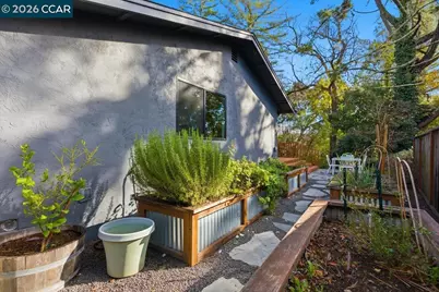 6 Sparrow Ct, Moraga, CA 94556 - Photo 25