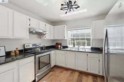 515 Canyon Oaks Dr #F, Oakland, CA 94605 - Photo 11