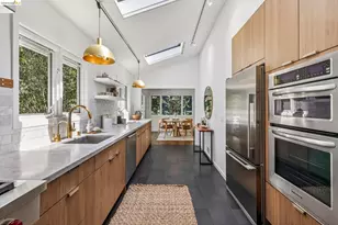 2059 Mastlands Dr, Oakland, CA 94611 - Photo 17