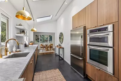 2059 Mastlands Dr, Oakland, CA 94611 - Photo 15