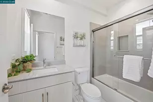 150 Uptown Cir, Oakland, CA 94607 - Photo 27