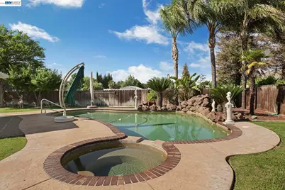 810 Vinewood Dr, Modesto, CA 95351 - Photo 1