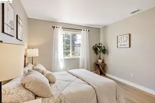 16 Town Square Pl, Oakland, CA 94603 - Photo 23