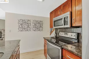 16 Town Square Pl, Oakland, CA 94603 - Photo 11