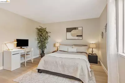 16 Town Sq Pl, Oakland, CA 94603 - Photo 25