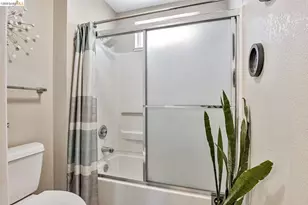 16 Town Square Pl, Oakland, CA 94603 - Photo 21