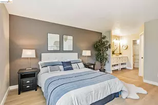 16 Town Square Pl, Oakland, CA 94603 - Photo 15