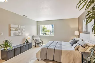 16 Town Sq Pl, Oakland, CA 94603 - Photo 17