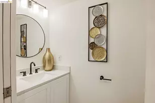 16 Town Square Pl, Oakland, CA 94603 - Photo 29