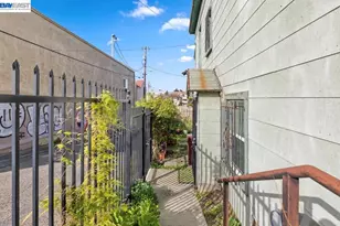 1433 15th Ave, Oakland, CA 94606 - Photo 3