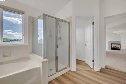 6857 Sunriver Ln, Vallejo, CA 94591 - Photo 35