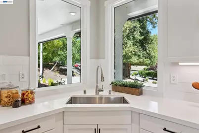 1099 Oak Hill Rd, Lafayette, CA 94549 - Photo 11