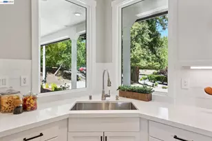 1099 Oak Hill Rd, Lafayette, CA 94549 - Photo 11