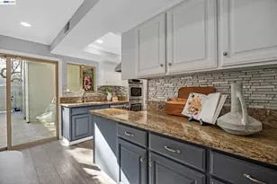 7551 Maywood Dr, Pleasanton, CA 94588 - Photo 9