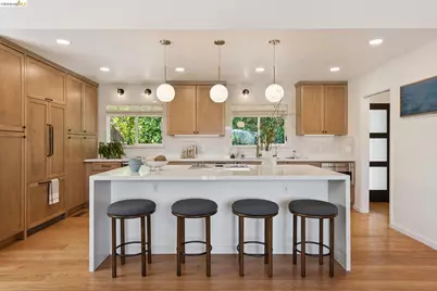 6874 Chambers Dr., Oakland, CA 94611 - Photo 15