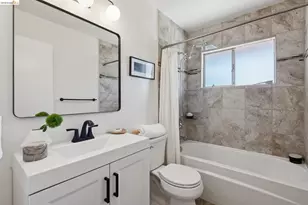 6874 Chambers Dr, Oakland, CA 94611 - Photo 31