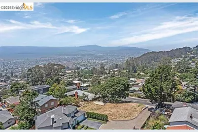 8246 Terrace Dr, El Cerrito, CA 94530 - Photo 17