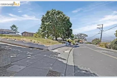 8246 Terrace Dr, El Cerrito, CA 94530 - Photo 7