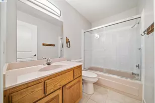 960 Shorepoint Ct, Alameda, CA 94501 - Photo 9