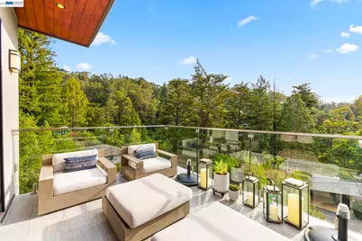 45 Homeglen Ln, Oakland, CA 94611 - Photo 17