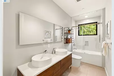 45 Homeglen Ln, Oakland, CA 94611 - Photo 37