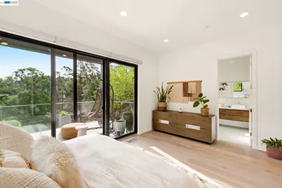 45 Homeglen Ln, Oakland, CA 94611 - Photo 31