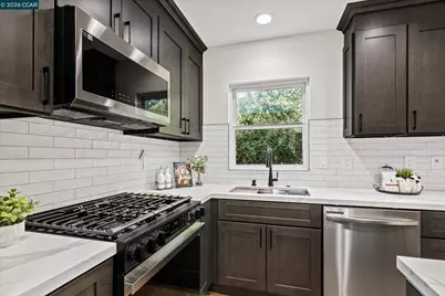 2027 Castro St, Martinez, CA 94553 - Photo 11