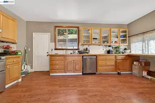 9012 Burr St, Oakland, CA 94605 - Photo 21