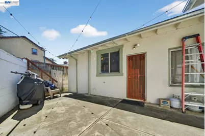 9012 Burr St, Oakland, CA 94605 - Photo 27