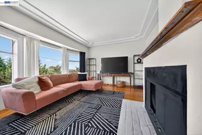 9012 Burr St, Oakland, CA 94605 - Photo 5