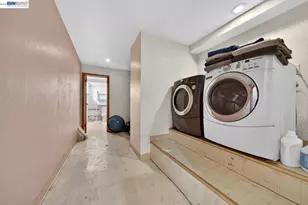 9012 Burr St, Oakland, CA 94605 - Photo 23