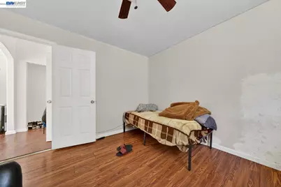 9012 Burr St, Oakland, CA 94605 - Photo 33